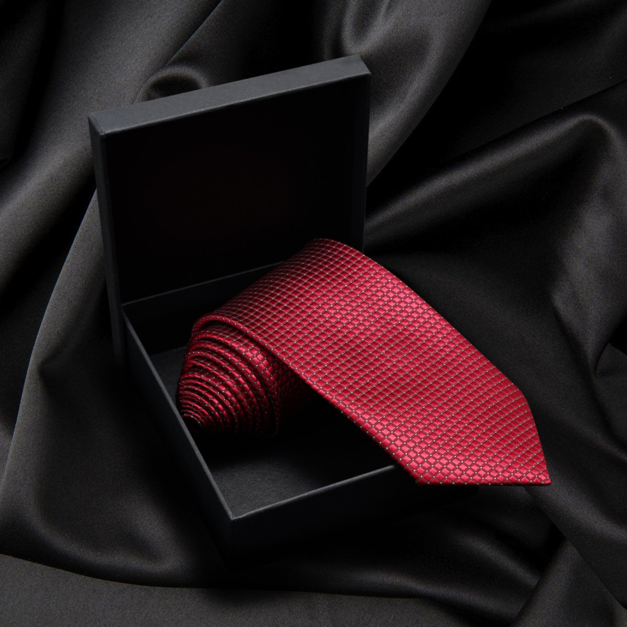 GEOMETRIC SILK NECKTIE