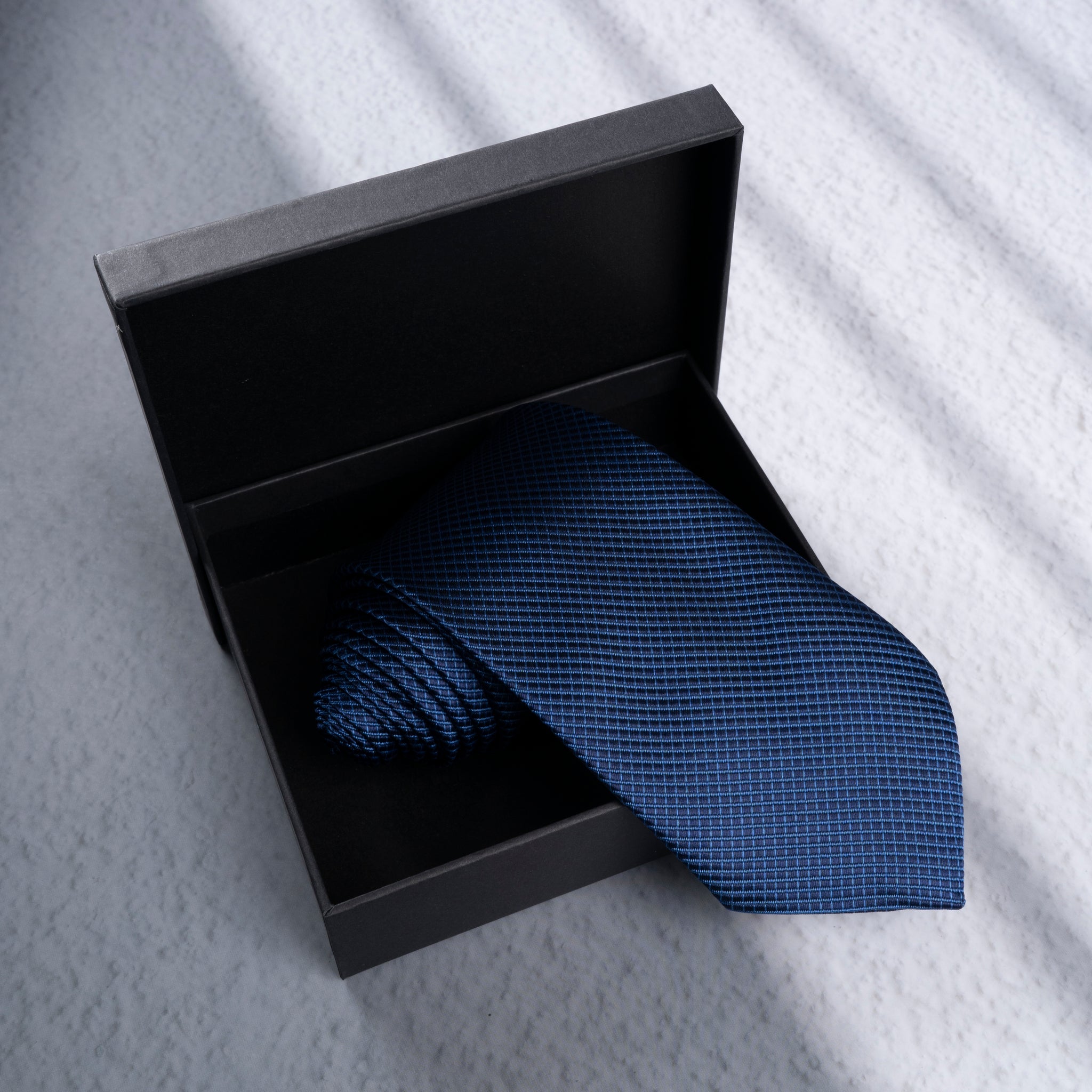 GEOMETRIC SILK NECKTIE