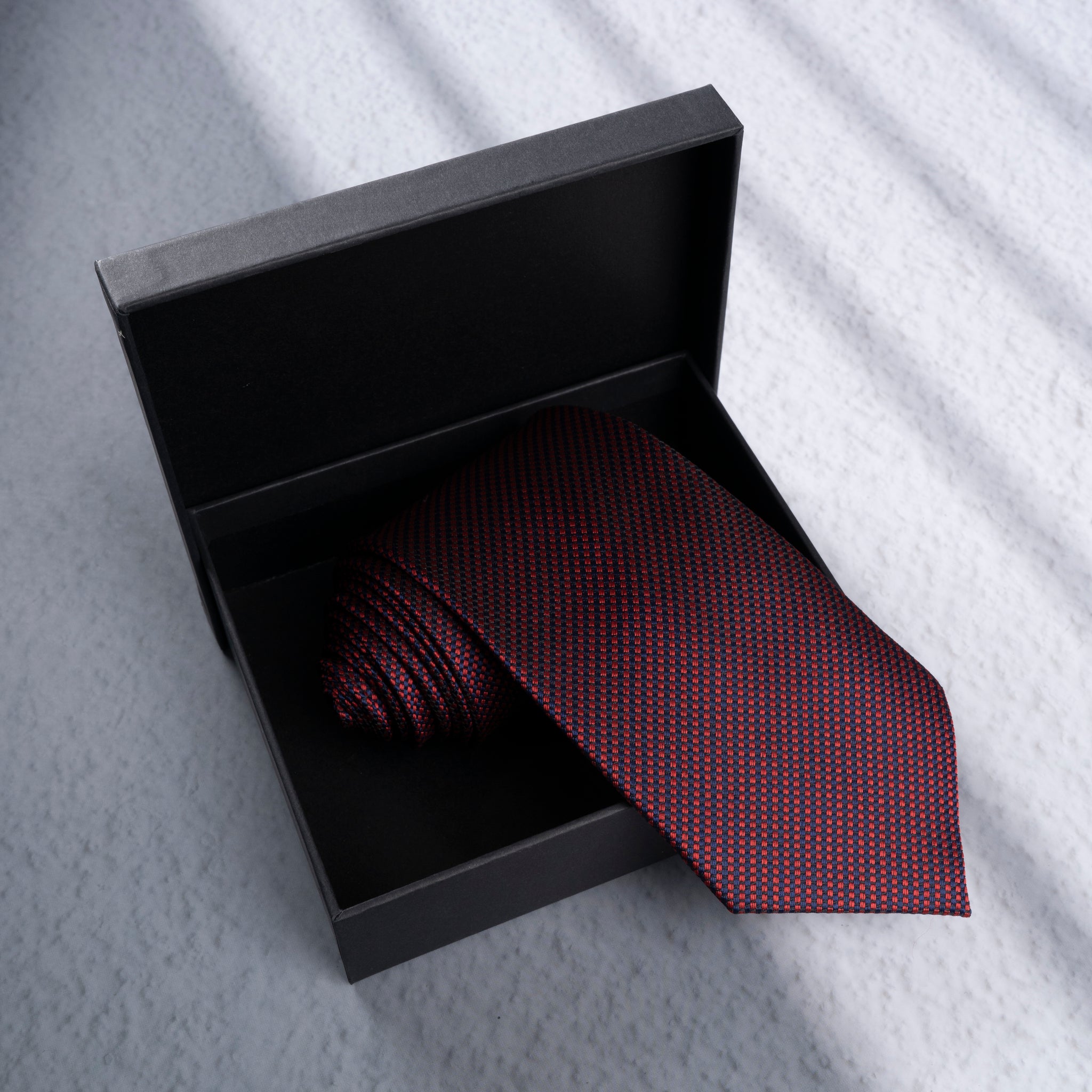 GEOMETRIC SILK NECKTIE