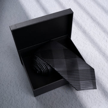 GEOMETRIC SILK NECKTIE
