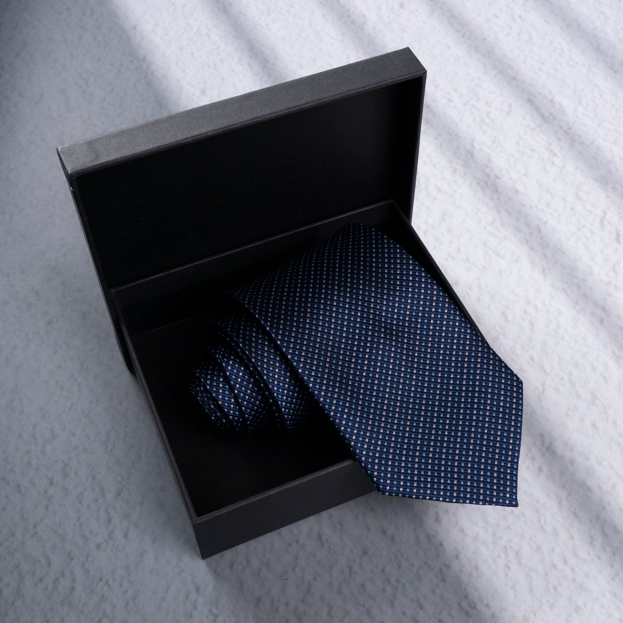 GEOMETRIC SILK NECKTIE